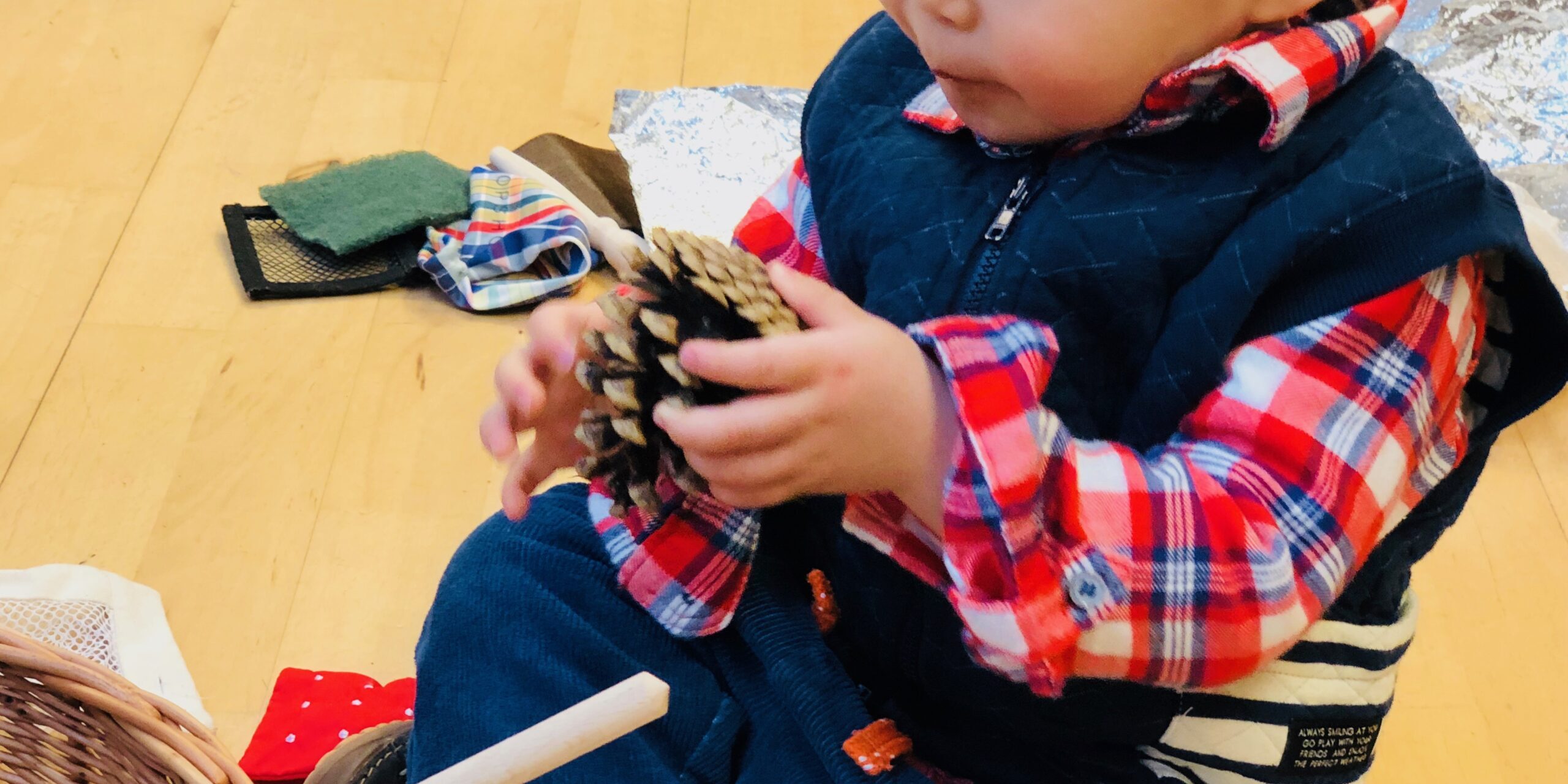 Treasure Basket Heuristic Play and the best present for a 1 year old